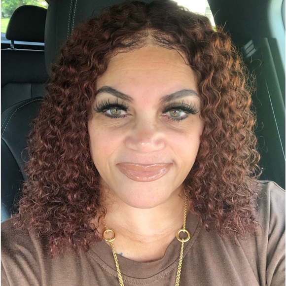 Meet your Posher, Tiffany - Picture 1 of 8